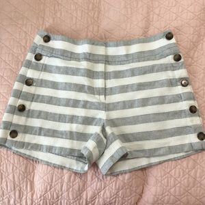 Ann Taylor loft grey and white riviera shorts size 6.